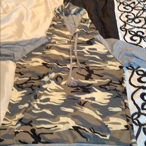 Woman’s hooded Camo long-sleeved shirt